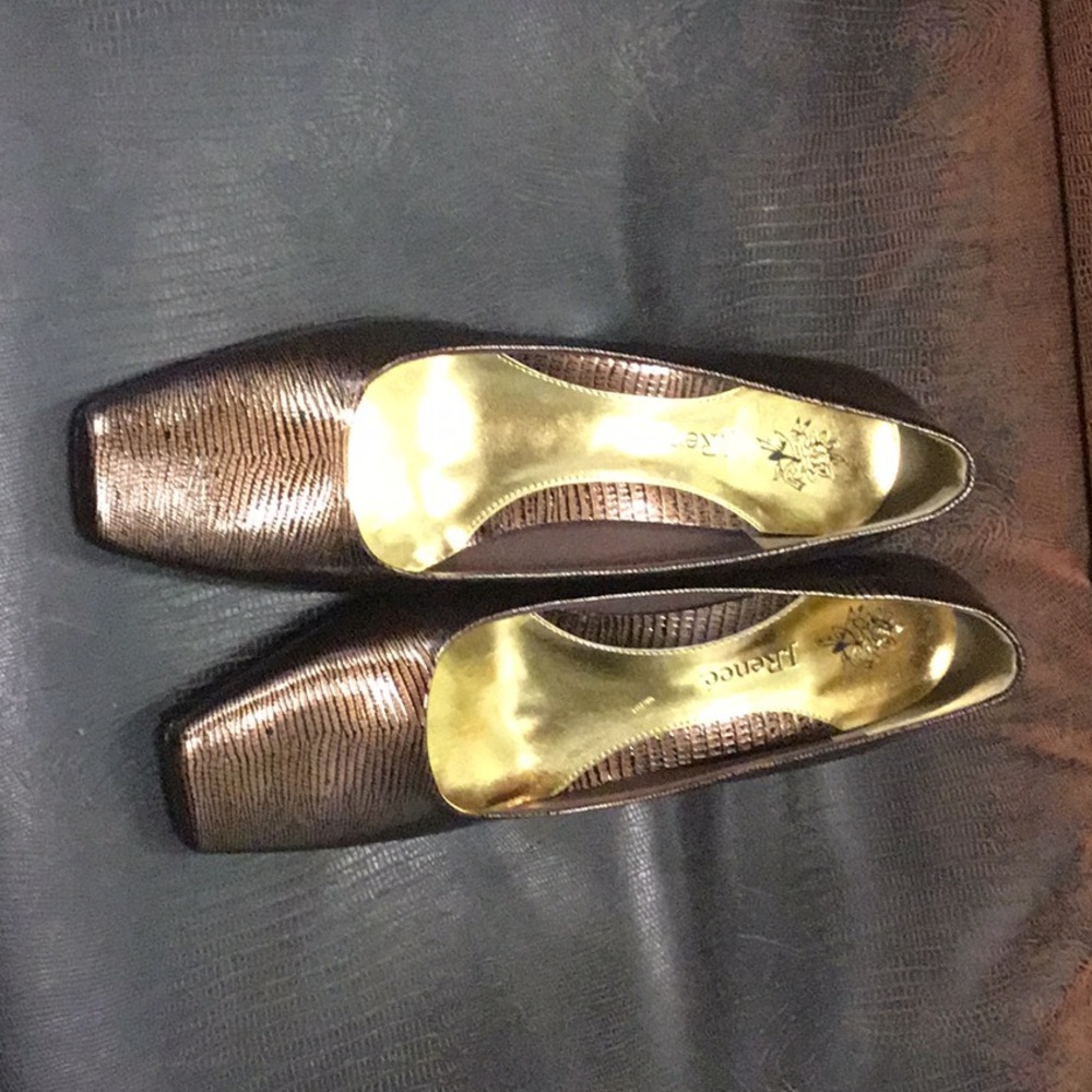 Shoes - Picture 2 of 8